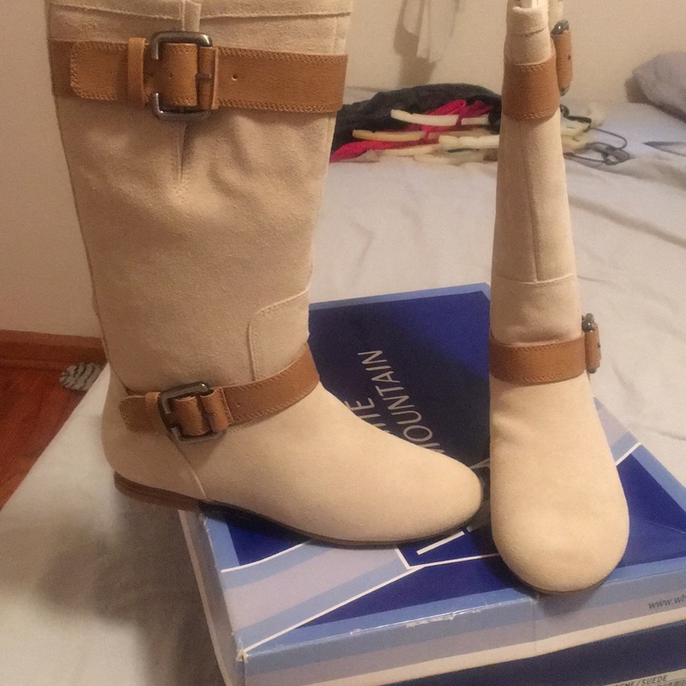 White Mountain Genuine Suede Creme Tan Boots
